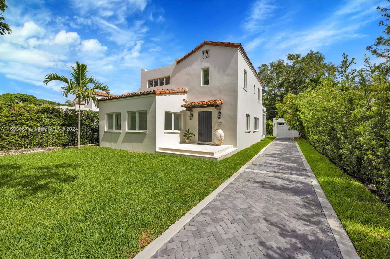 Spectacularly amp ; completely updated home just 1 block from the Granada golf course, close to all of the shops amp ; restaurants that downtown Coral Gables has to offer ...