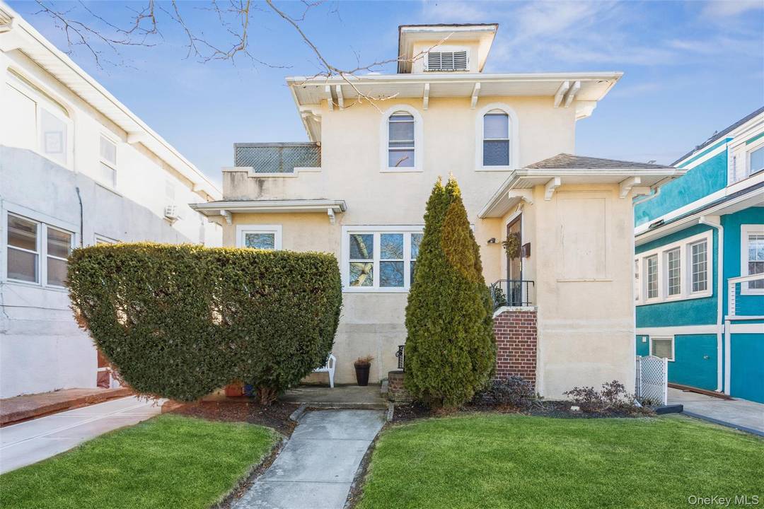 Welcome to 470 W. Lafayette Blvd.