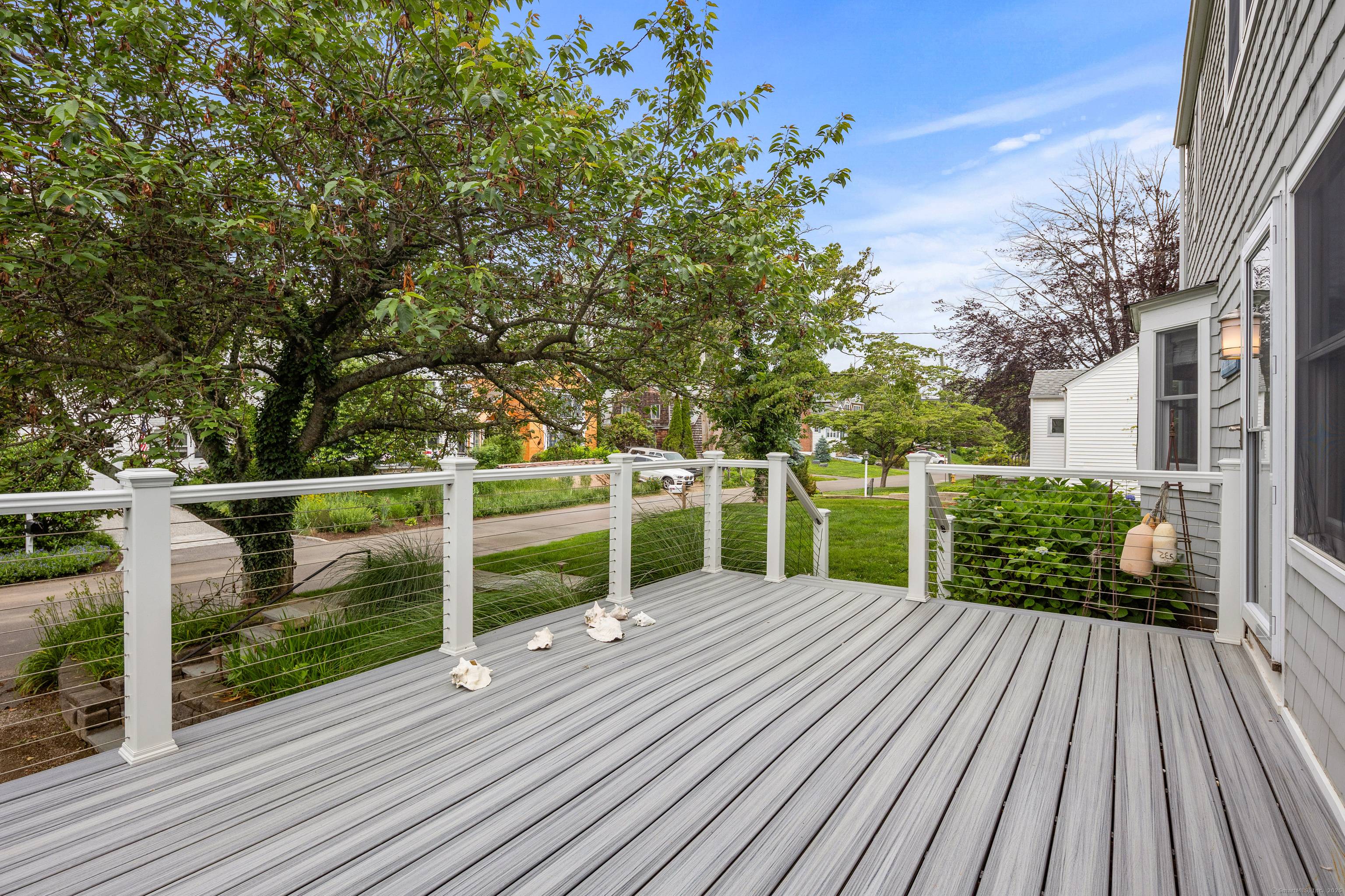 COMPO BEACH LIFE.... Welcome to 19 Sherwood Drive which has been nicely refreshed since it's recent purchase by the new owner.
