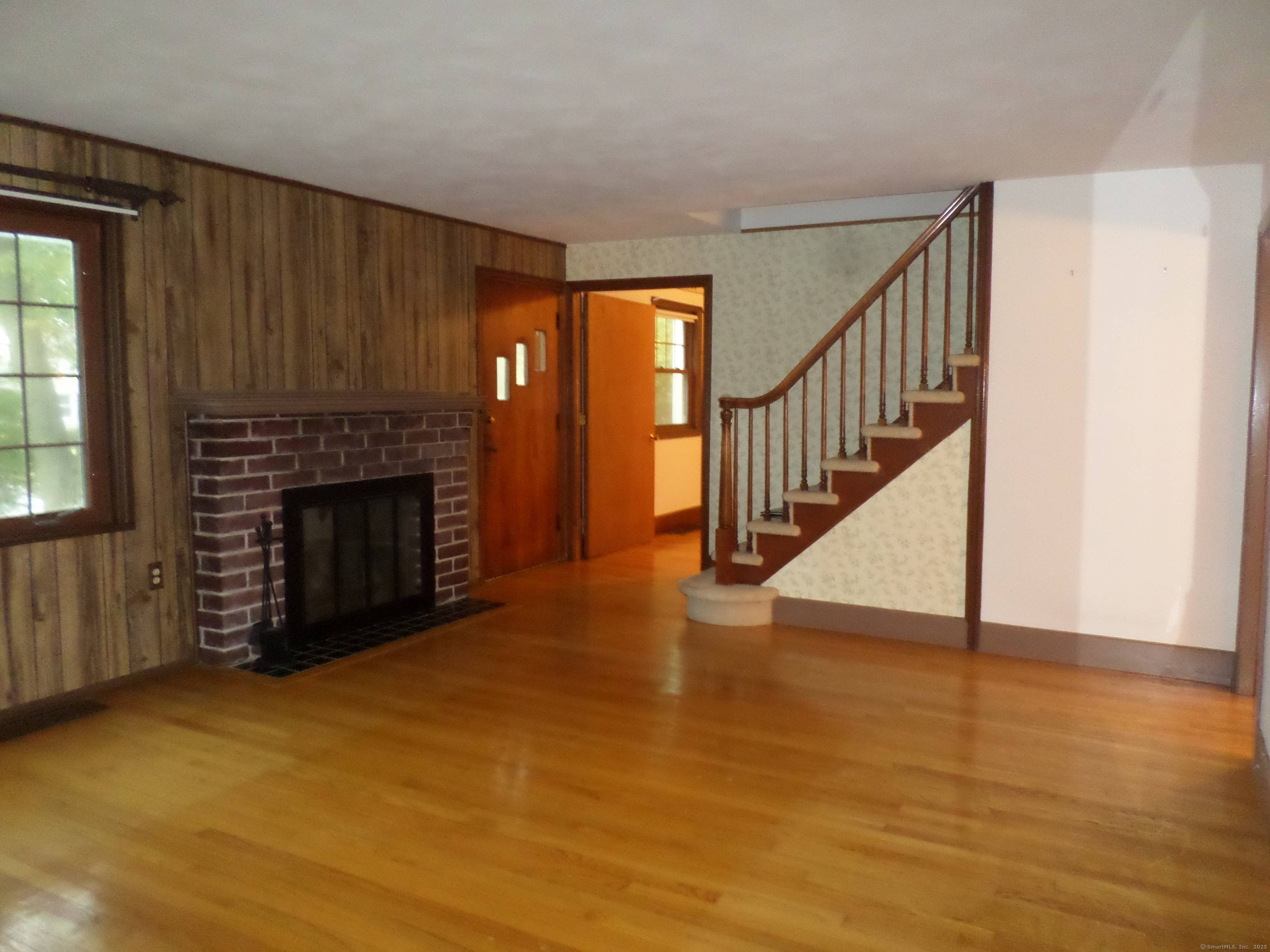 Quality constructed 4 bedroom 2 bath maintenance free vinyl sided cape on a level half acre lot in the most convenient area of North Haven minutes to town, shopping and ...