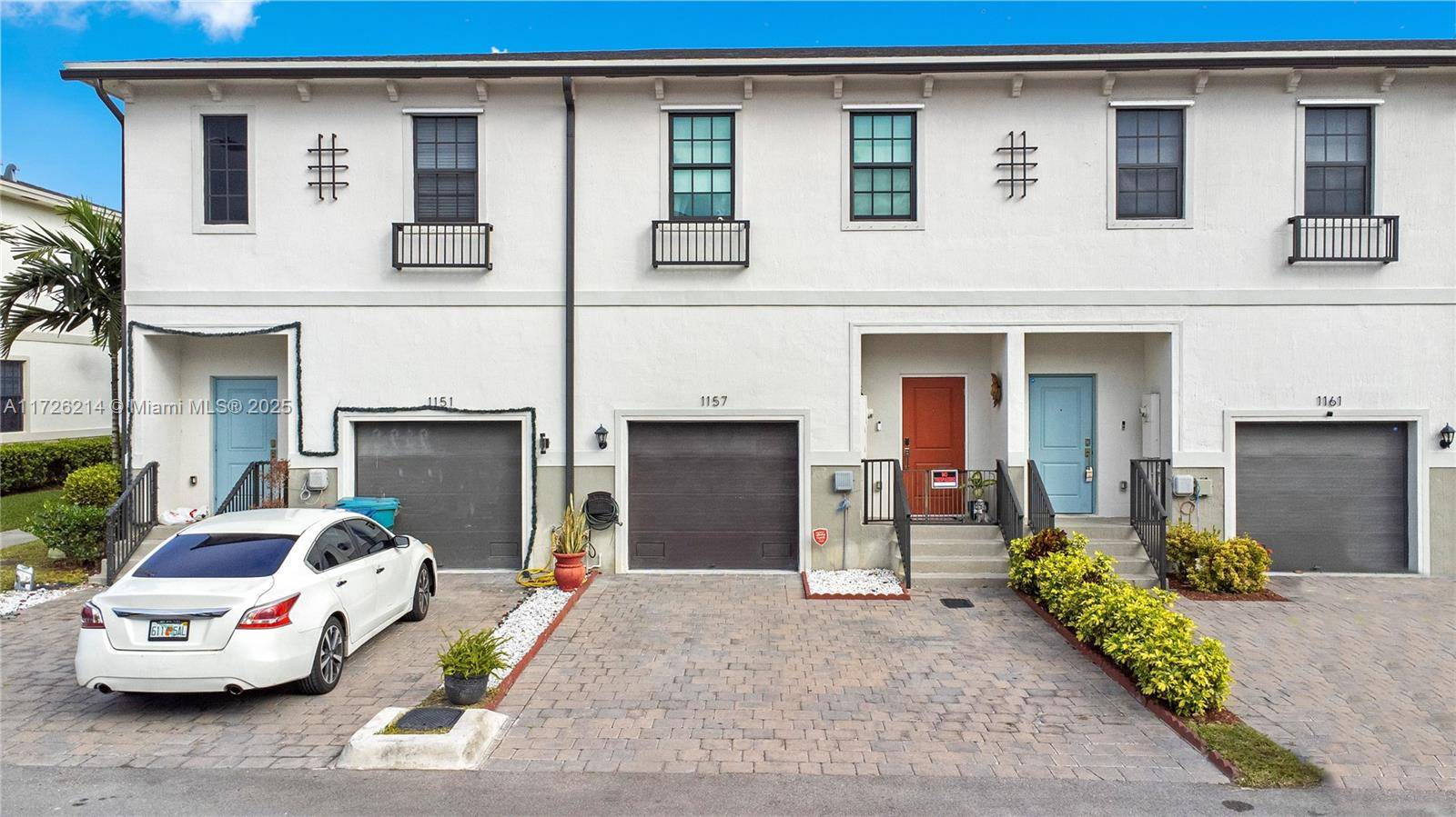 SELLER MOTIVATED ! ! Beautiful and Modern Smart Home !