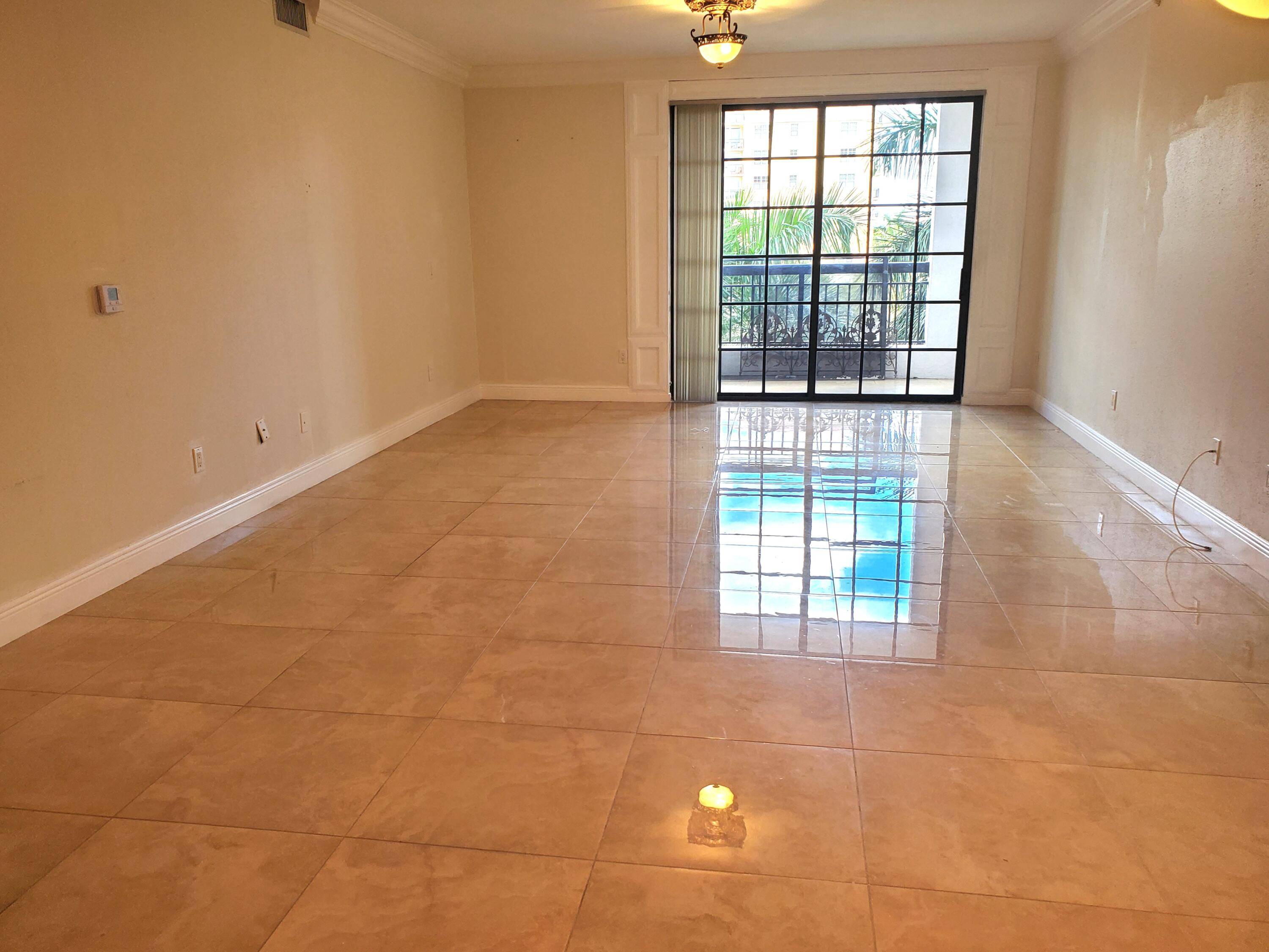 BEAUTIFUL THREE BEDROOM CONDO IN THE HEART OF DOWNTOWN BOCA RATON !