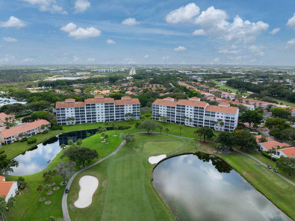 Breathtaking Golf Water Views.