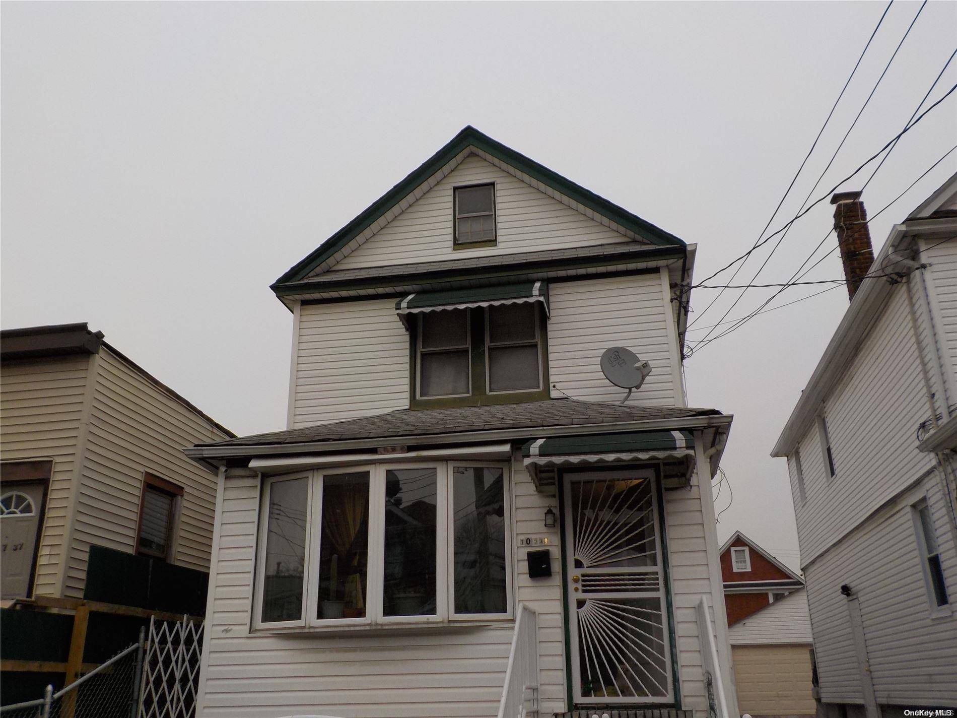Fully detached approximately 1, 332 sq.