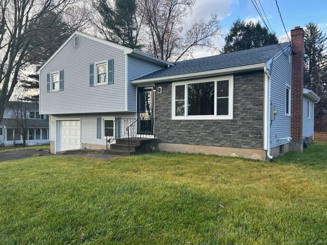 MOVE IN READY ! ! STYLISH TOP TO BOTTOM REMODEL !