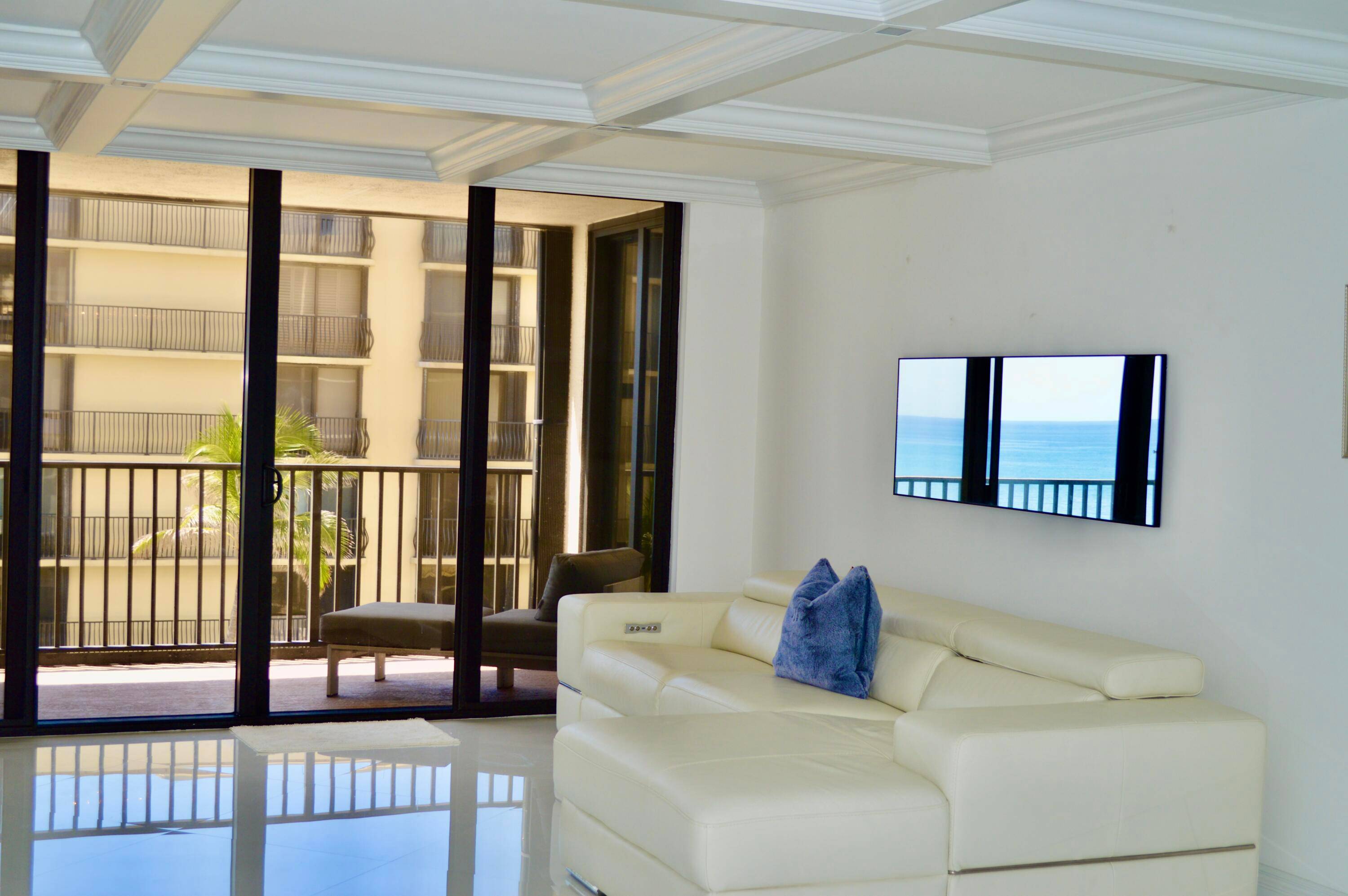 Looking for a luxury oceanfront condo ?