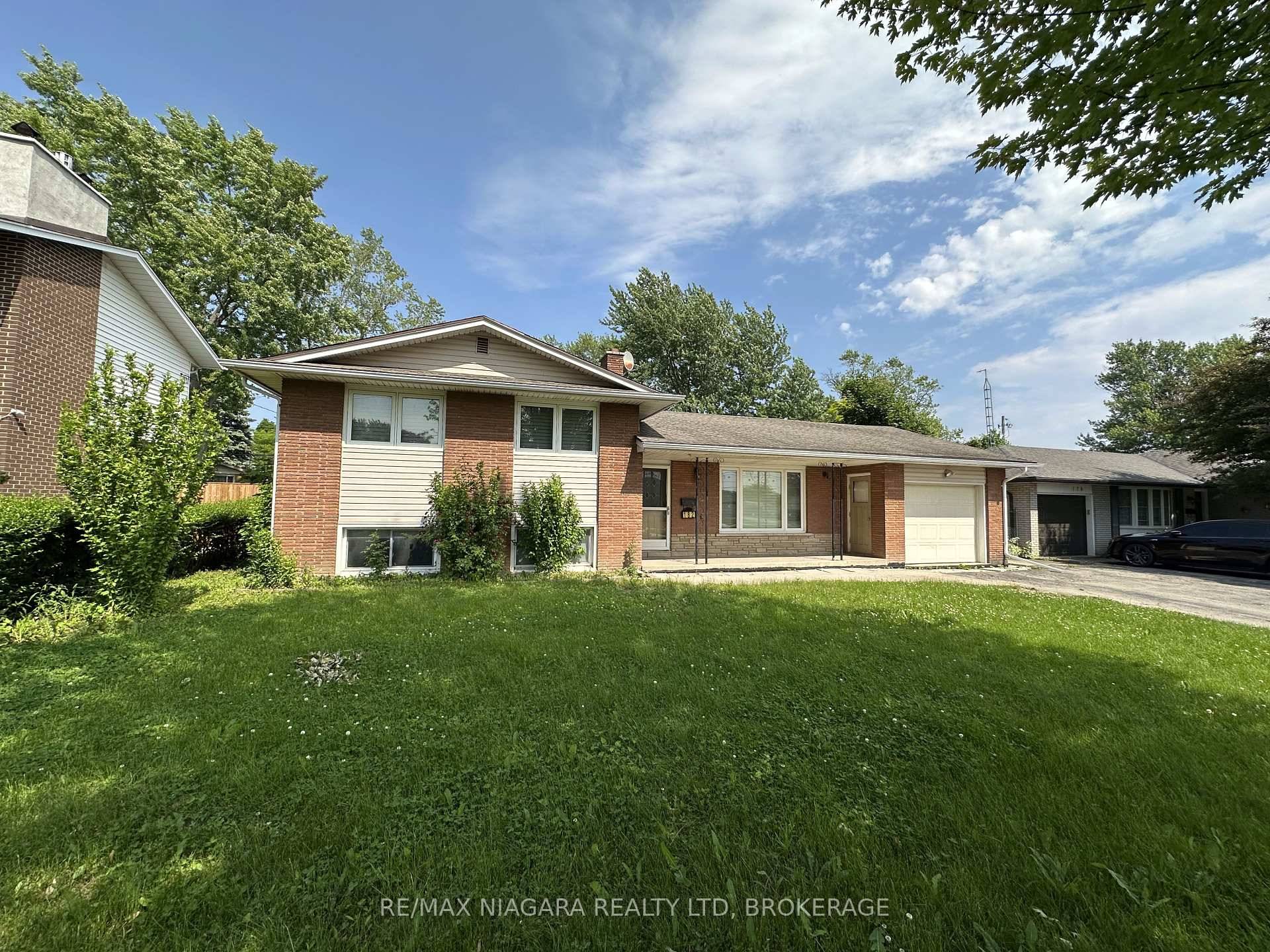 MAIN floor for lease. Bright and spacious main floor featuring 3 bedrooms and 1 full bathroom.