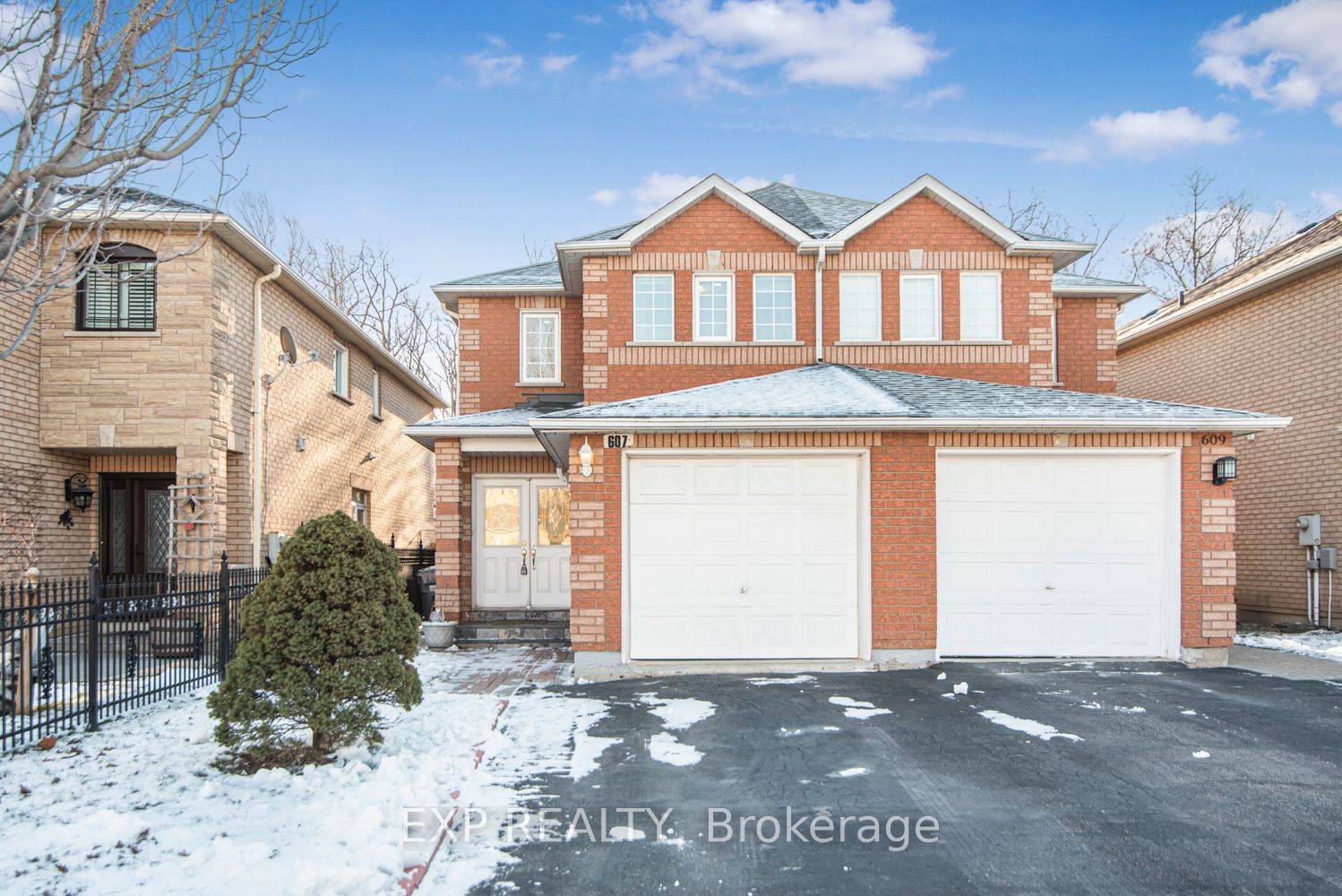 Welcome To 607 Summer Park Drive, Located In The Beautiful Fairview Neighbourhood In The Heart Of Mississauga.