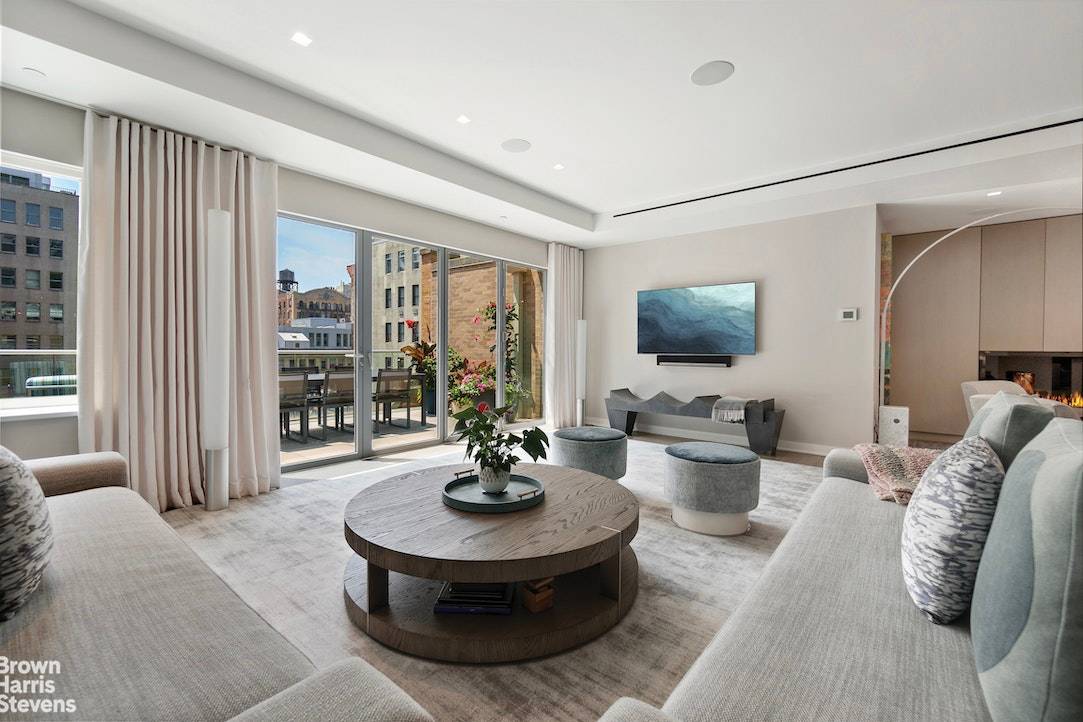 Penthouse 1 is a stunning full floor residence located in the heart of the Flatiron District, one of New York City's most coveted and vibrant neighborhoods.