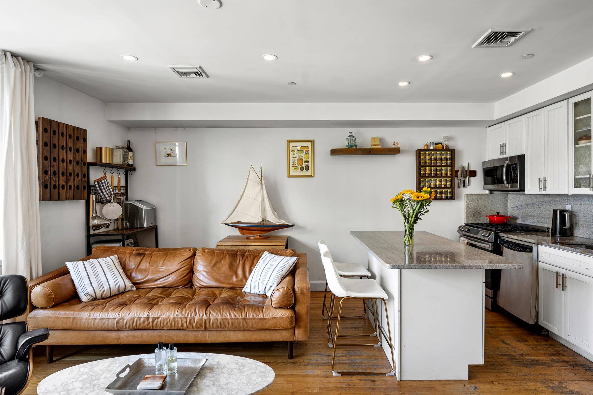 Experience contemporary Brooklyn living at 170 Broadway in Williamsburg.