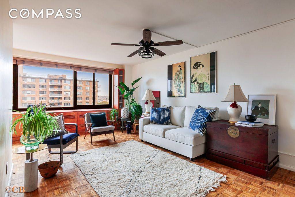 ? Welcome to 185 Hall Street, 1401 at Willoughby Walk Co op where Clinton Hill charm meets sky high views !