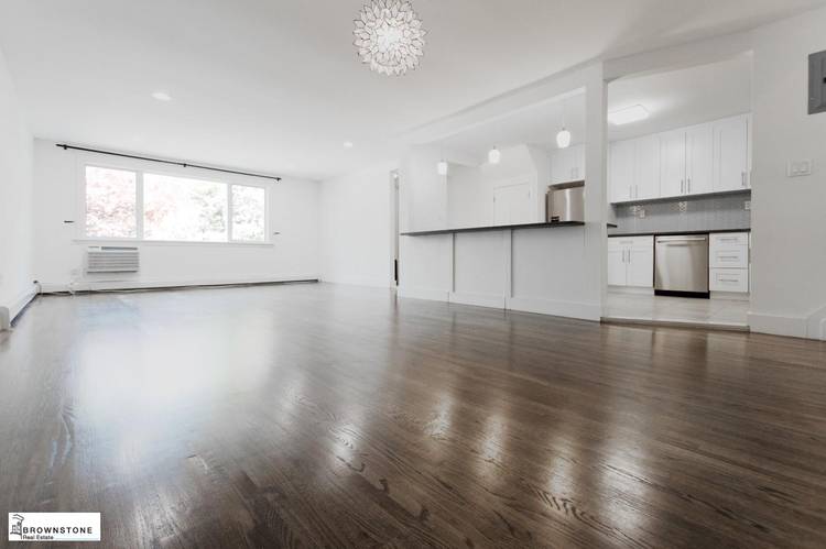 576 Henry Street, 2 was designed for comfortable, modern living in the heart of Carroll Gardens.