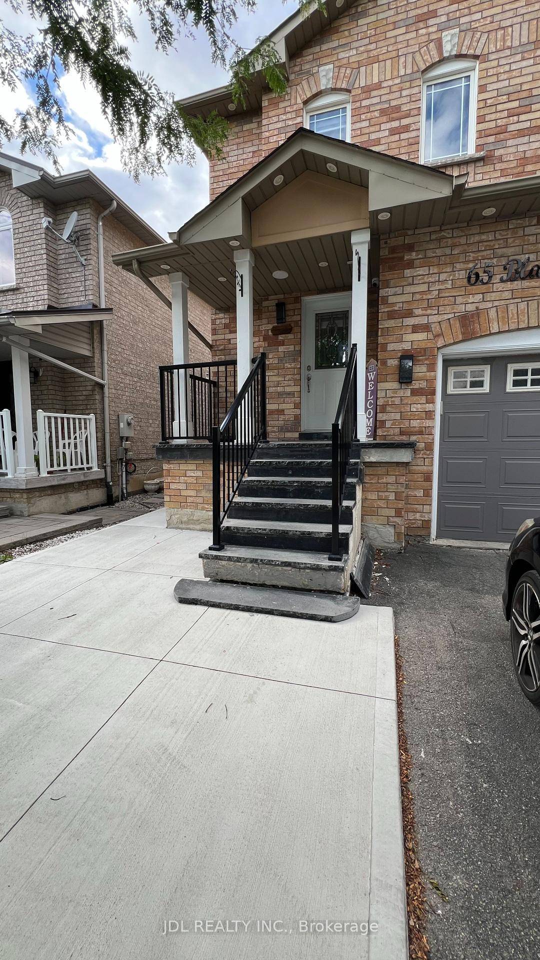 Gorgeous Large Semi Detached Home in a ravine lot.