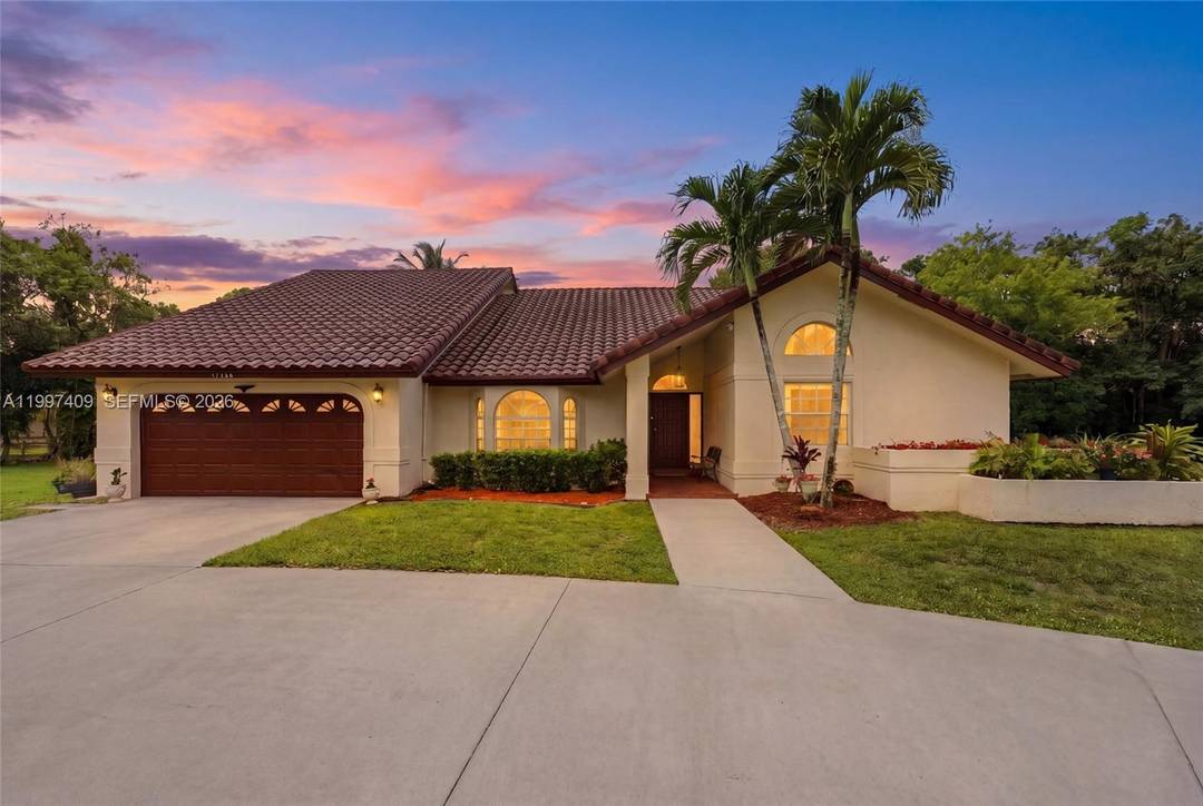 Rare Opportunity In Plantation Acres !