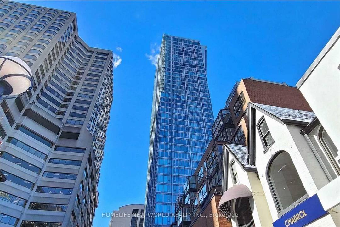Luxurious Condo In The Heart Of Yorkville !