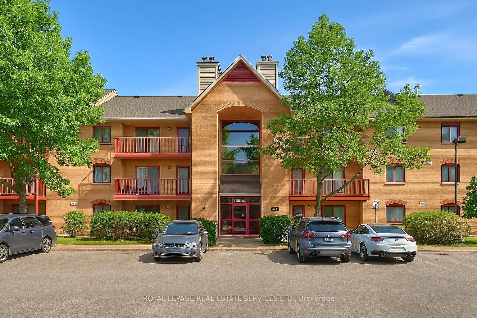 Prime rental opportunity in Glen Abbey top floor condo in Pilgrims Way Village !