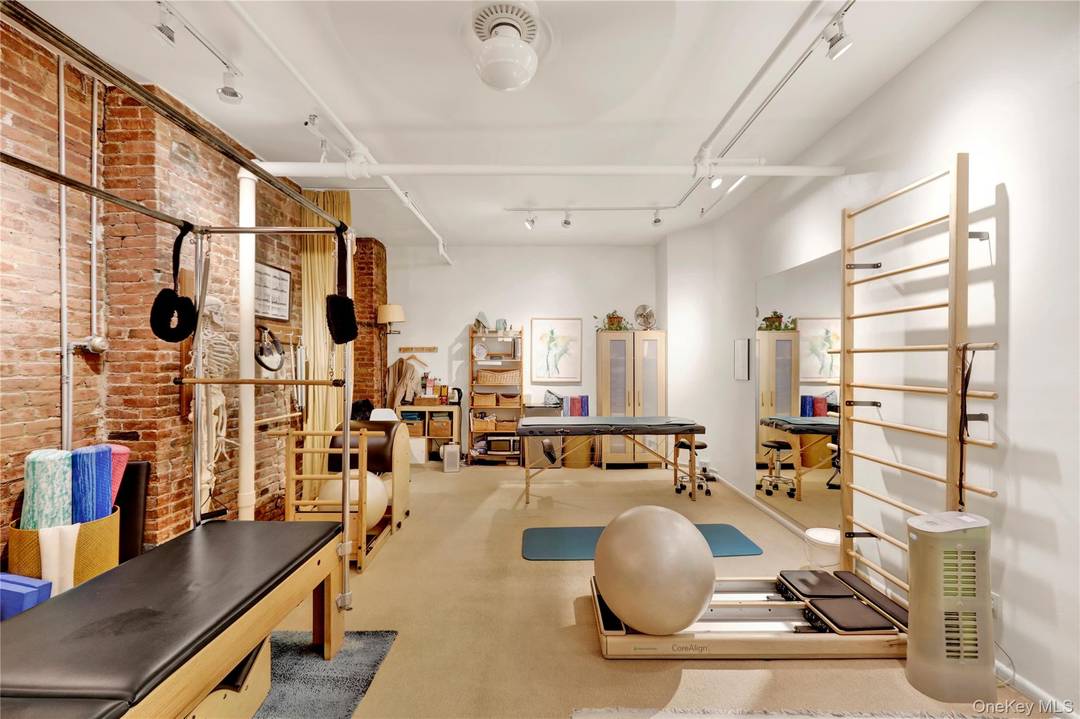 This mixed use Townhouse is Located in the heart of Boerum Hill, 4 story basement offers a prime opportunity to invest in one of Brooklyn s most sought after neighborhoods.