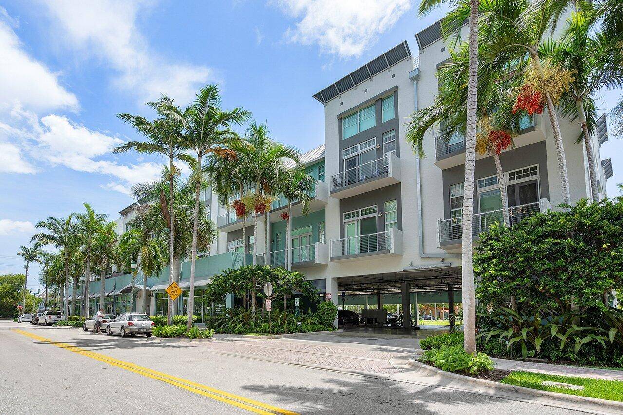 Welcome to Unit 317 at 185 NE 4th Avenue a stunning two story corner penthouse in the highly sought after Ocean City Lofts, located in the heart of Downtown Delray ...