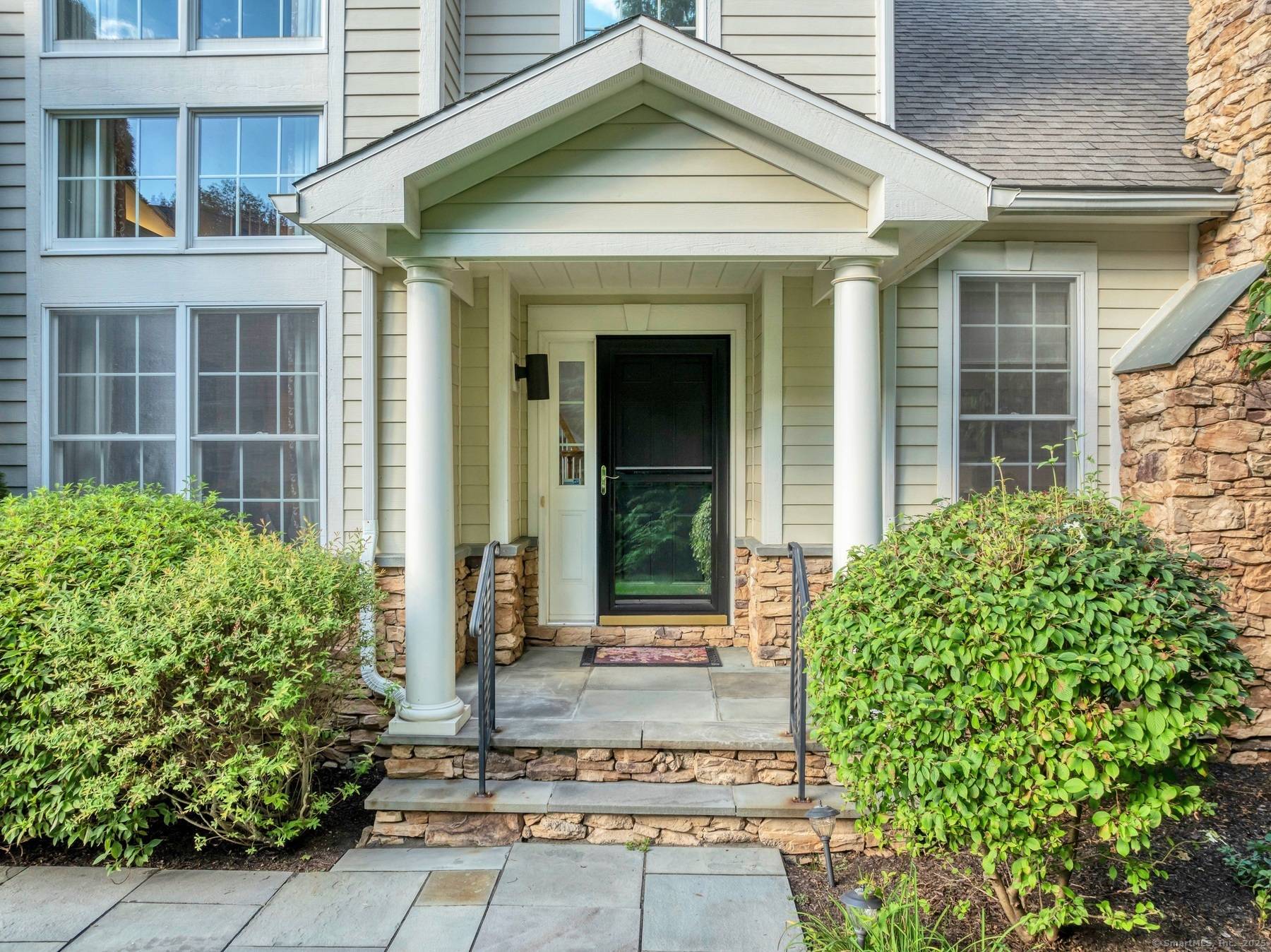 Beautifully maintained end unit in a coveted 55 complex !