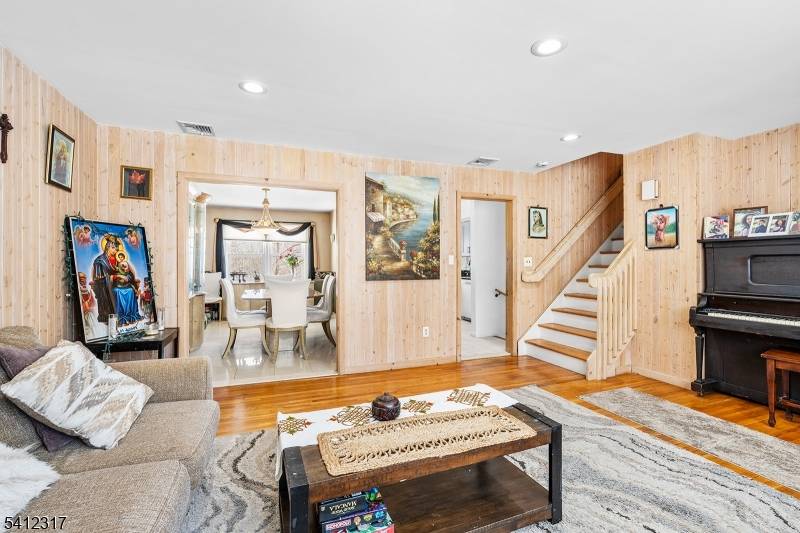 Welcome to this Bi Level 3 Bedrooms with a Master suite.