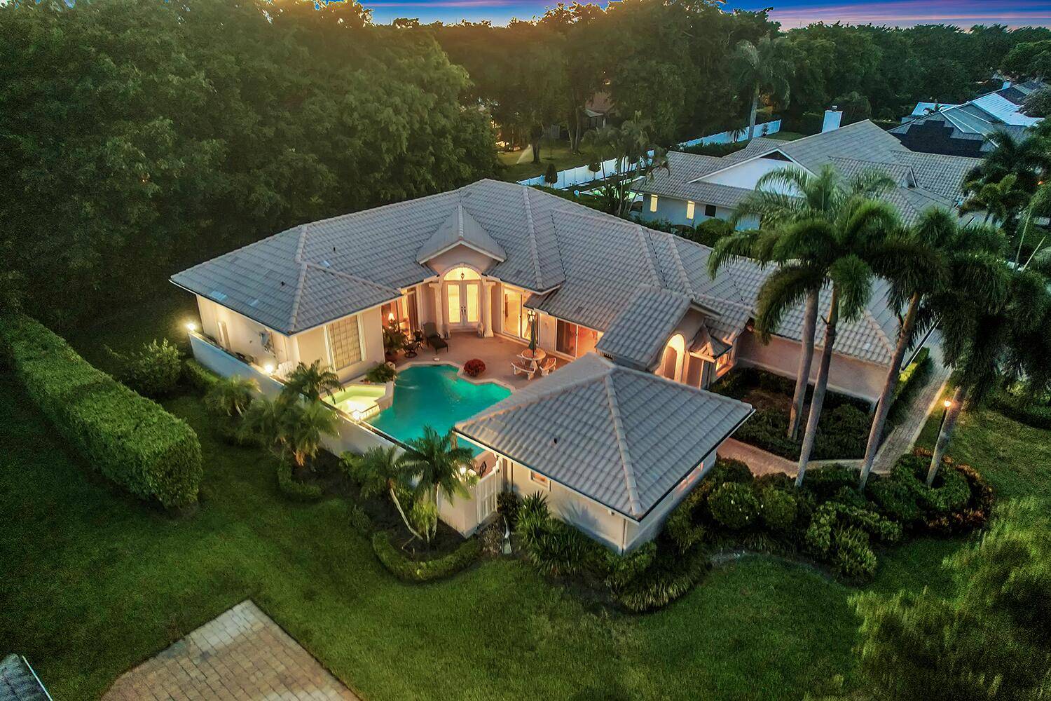 4 Bedroom, 3 bath home with private courtyard pool located in the Pine Tree Golf Club gated community with NO mandatory membership fees !