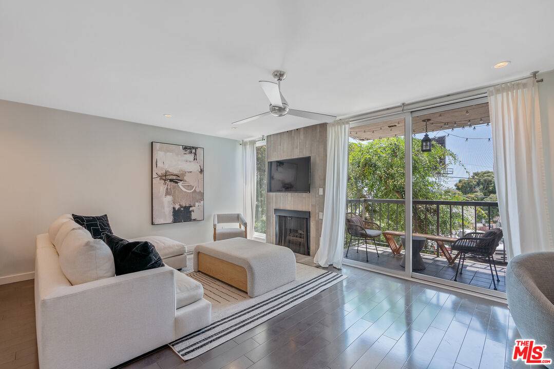 8535  W West Knoll Dr 2BR Sunset Strip La