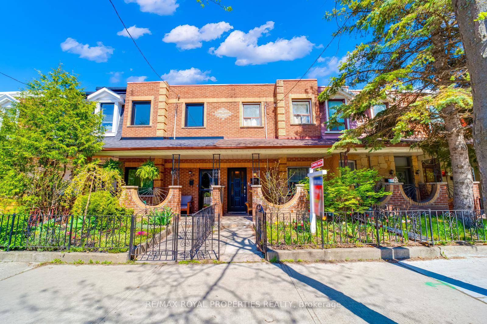 This 2 storey townhouse is located in the vibrant South Parkdale neighbourhood offering a blend of classic and modern functionality.