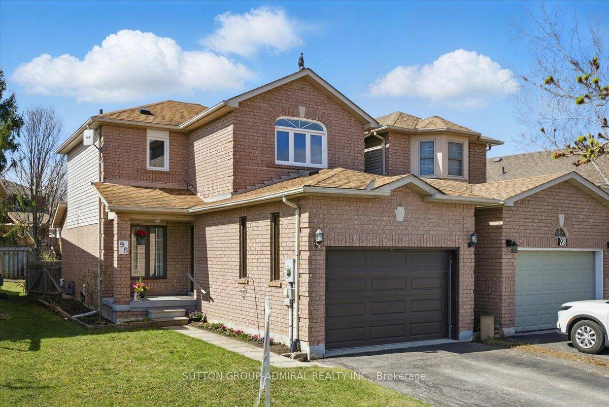 Home Built By Baywood in Prime South West Barrie, Family Friendly Neighbourhood !