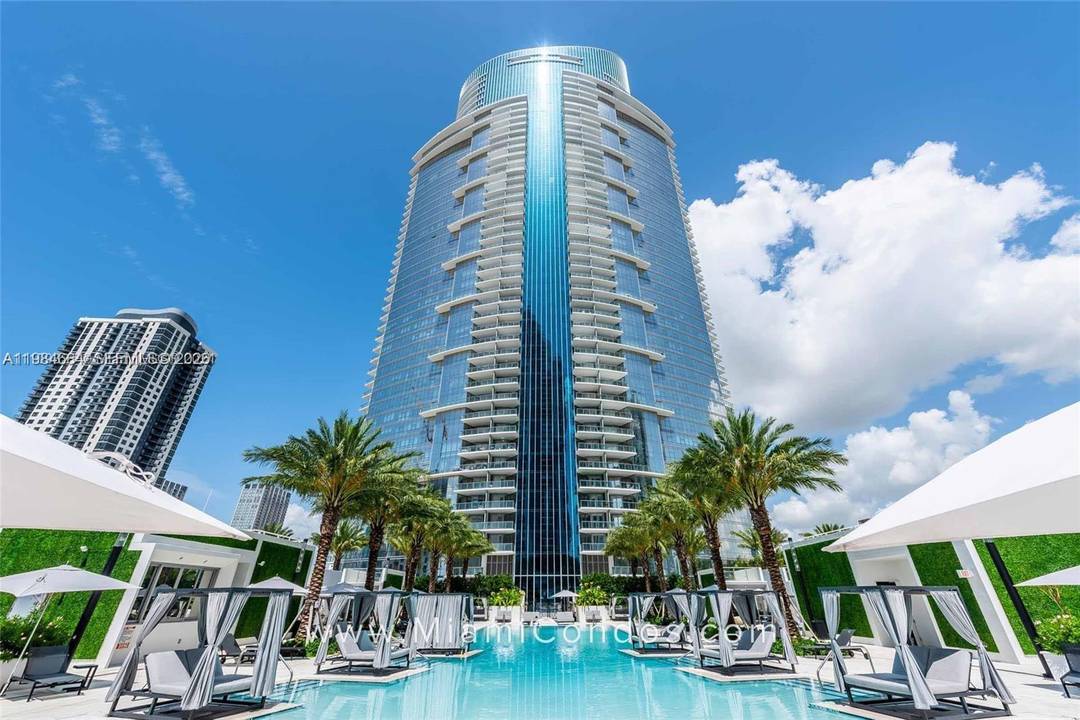 Spectacular 3 Bed Den 4 Bath corner unit at Paramount Miami Worldcenter with private elevator amp ; foyer, 2, 204 sq.