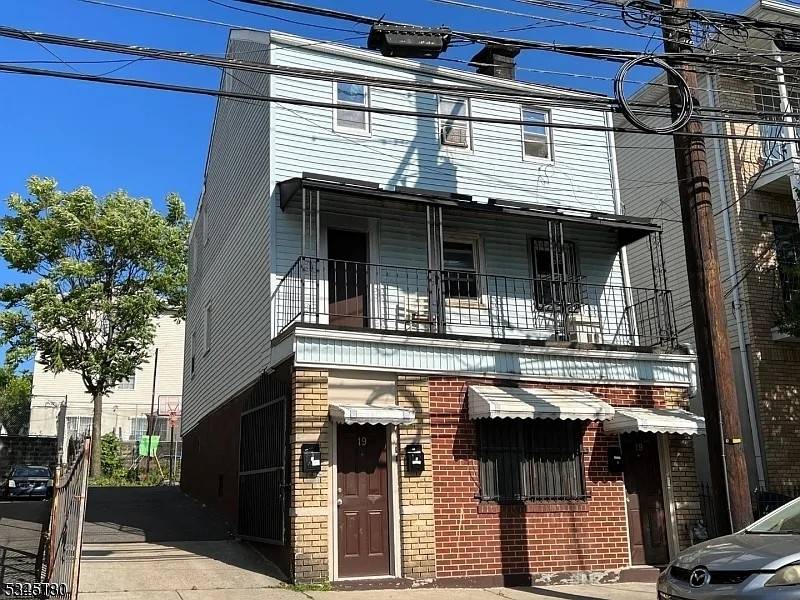 PRICE IMPROVED... LOCATION LOCATION, GREAT FOR OWNER OCCUPIED OR INVESTMENT 3 Family 1st Floor Studio Apartment Utility Room, 2nd 3rd Floors Each Have 2 Bedrooms, Living Rm, Kitchen Bath.