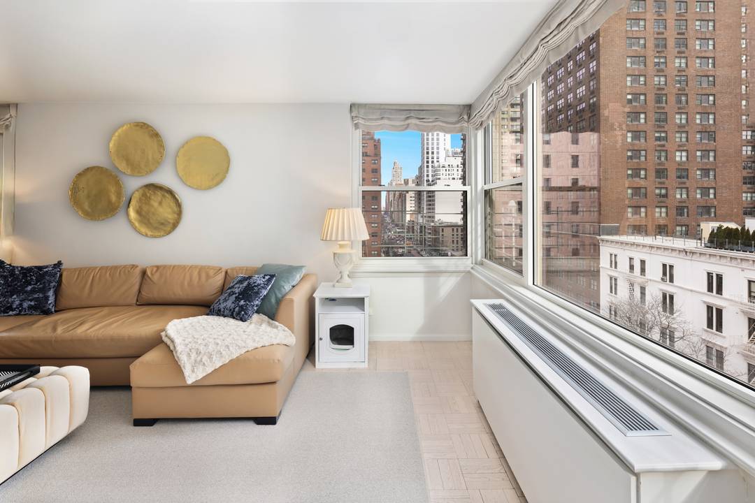 Rare Opportunity This beautiful and pristine 3 bedroom corner apartment offers sunny, open city views from north and south exposures with expansive picture double pane windows that fill every room ...