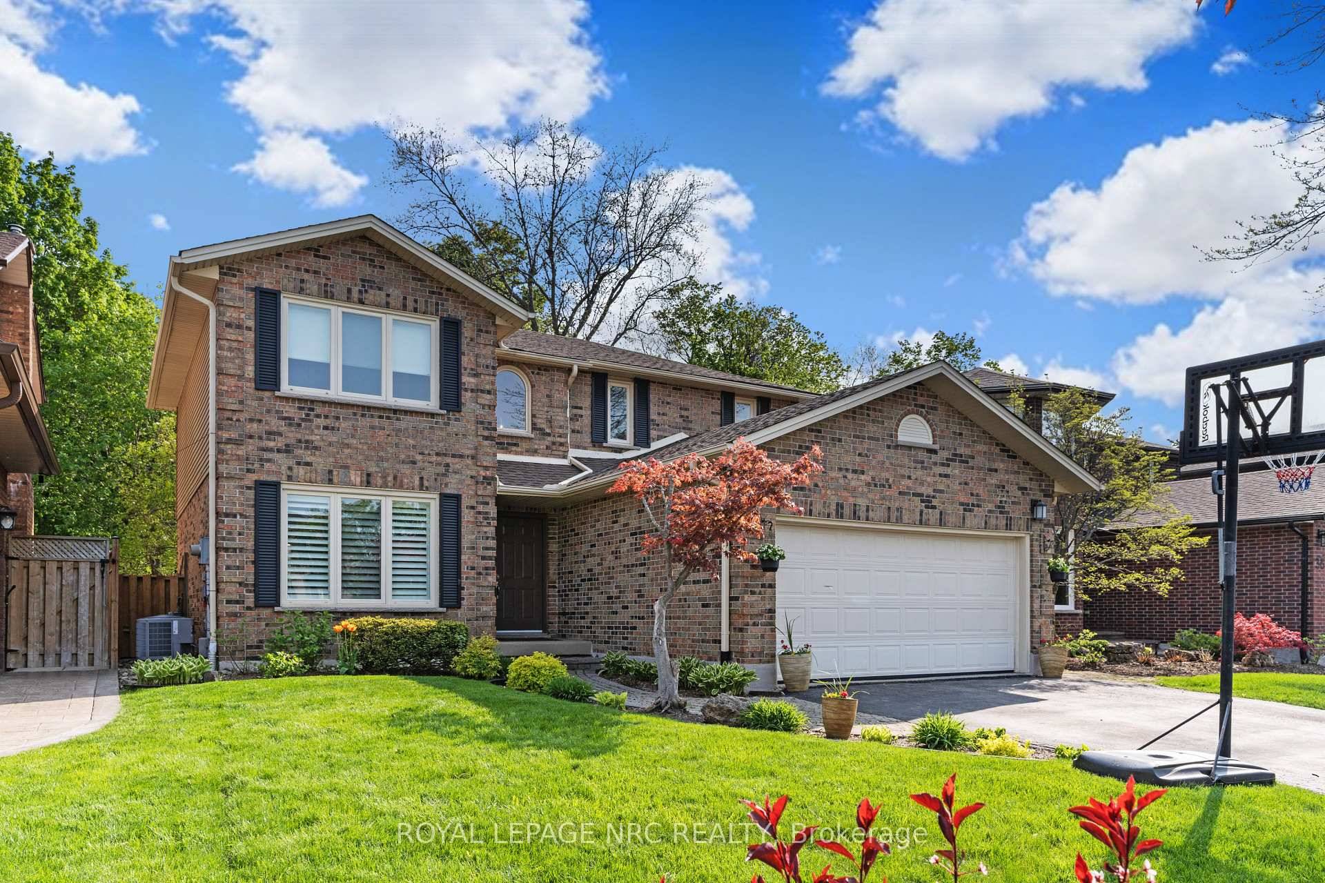Nestled against Maplewood Park, walking trails and splash pad, this contemporary home offers an updated and stylish living experience.
