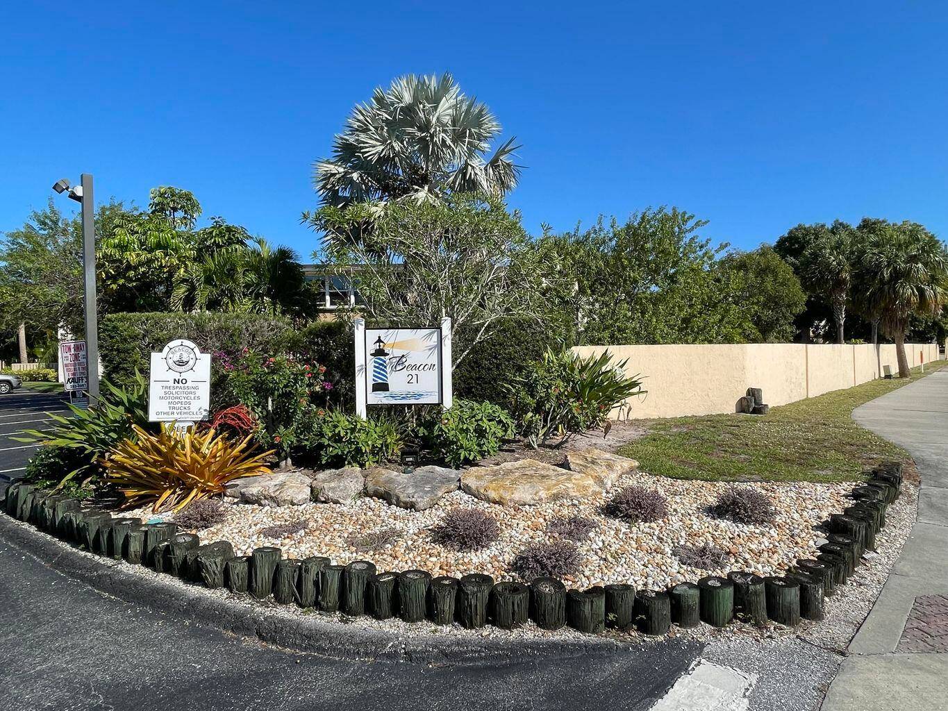 Gorgeous 1st Floor Condo in BEACON 21 in Jensen Beach !