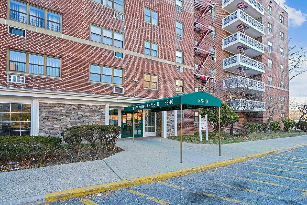 Spacious 2 bedroom 2 bath unit.