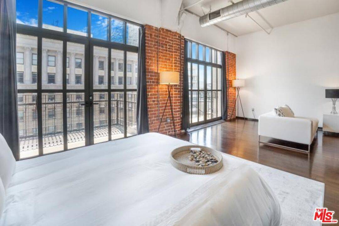 1645   Vine St 1BR Hollywood Hills East La