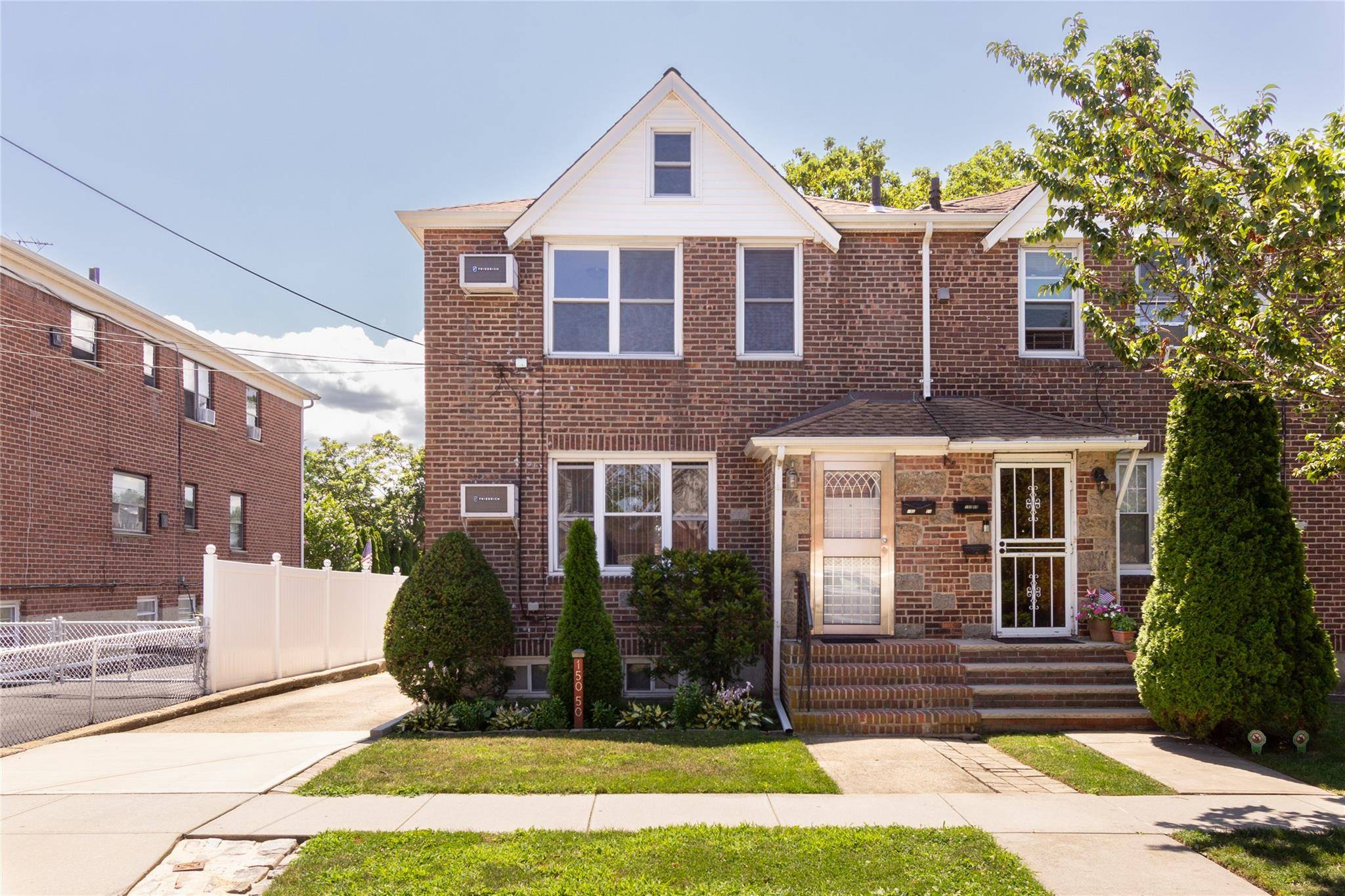 Welcome to this spacious and versatile home located in the heart of Whitestone.