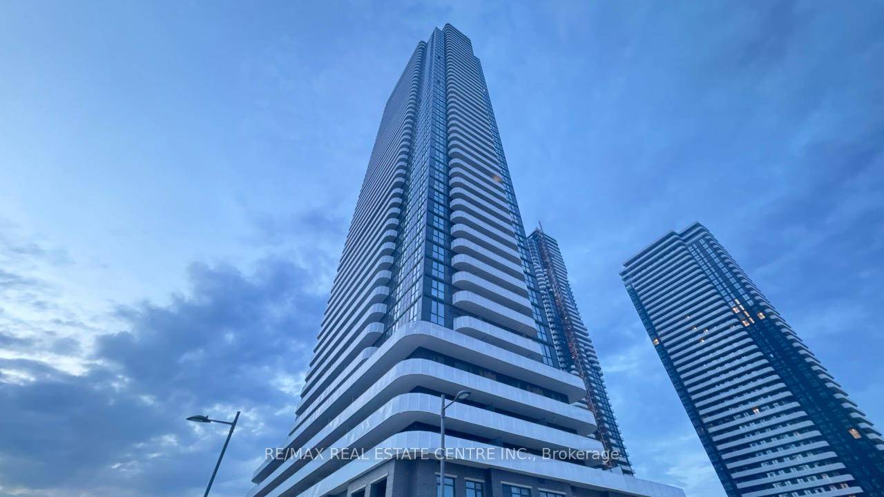 Welcome to this brand new 1 1 bedroom, 2 bathroom suite in the heart of Vaughan Metropolitan Centre.