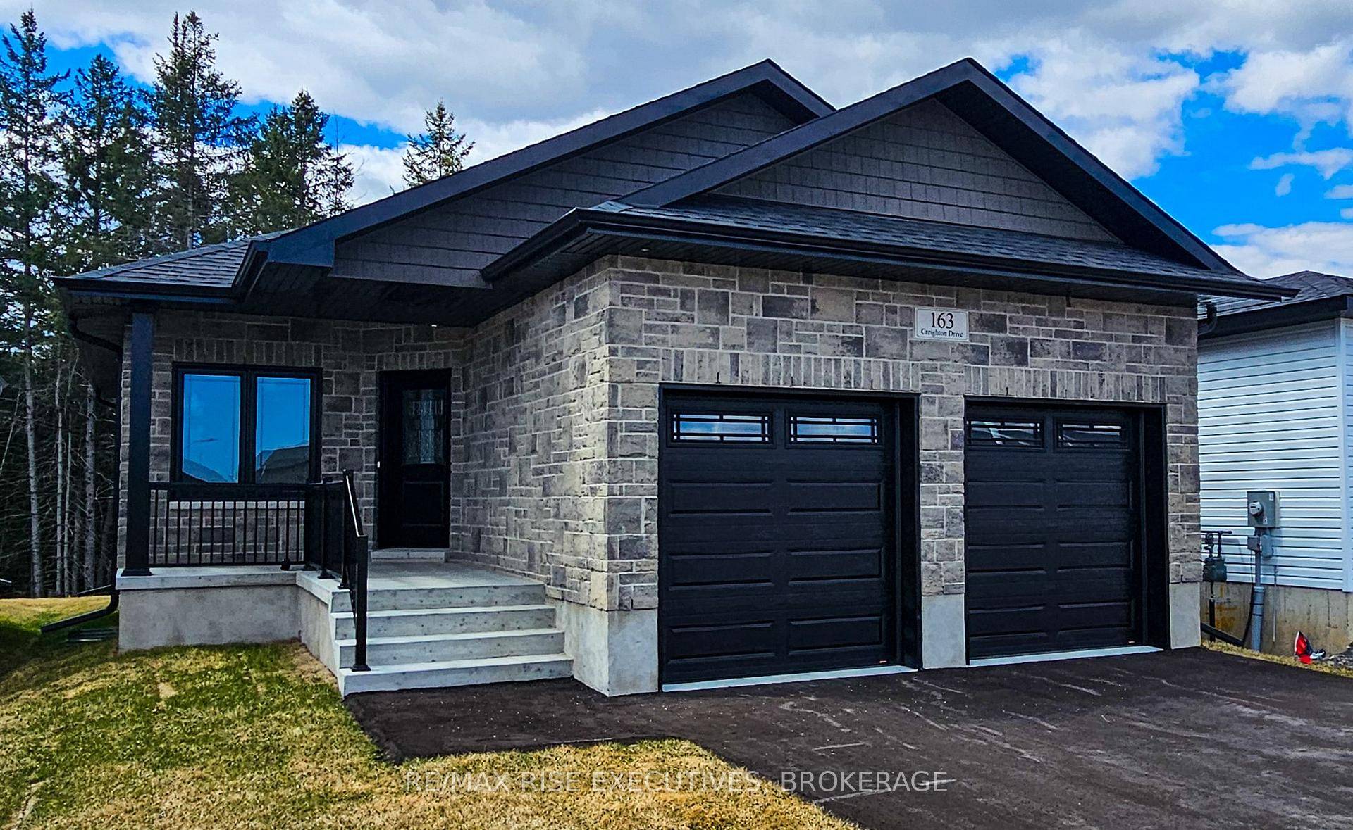 Amberlane Homes proudly presents The Oakwood, a thoughtfully crafted 1, 200 sq.