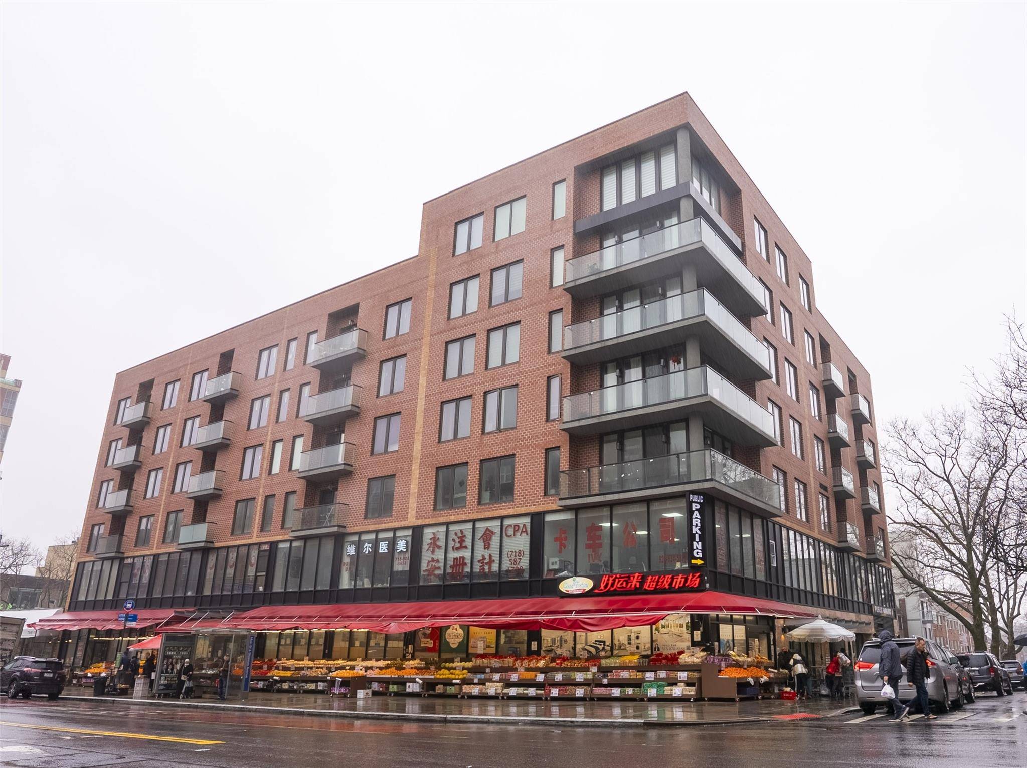 Welcome to this brand new condo in the heart of Flushing !