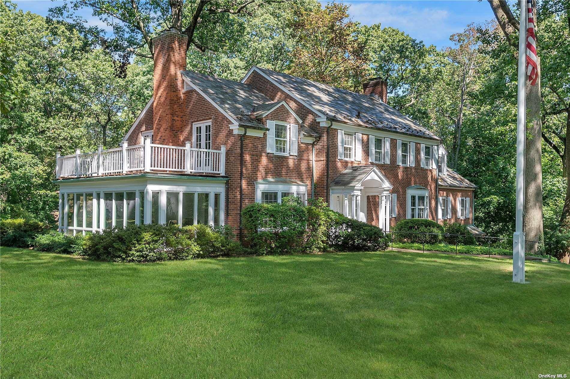 Just a few steps through the front door at 3 Barkers Point Road and you know you're home.
