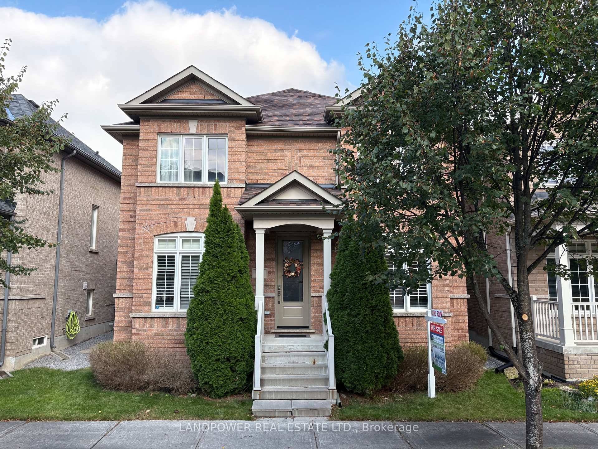 Immaculate 36' Lot 4Bdrm W Attached Dble Garage Home 2443 Sq.