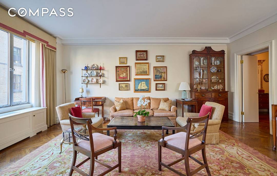 Nestled in the heart of Manhattan's Upper East Side, this beautiful pre war residence epitomizes timeless elegance along with the modern convenience of a renovated kitchen and baths.