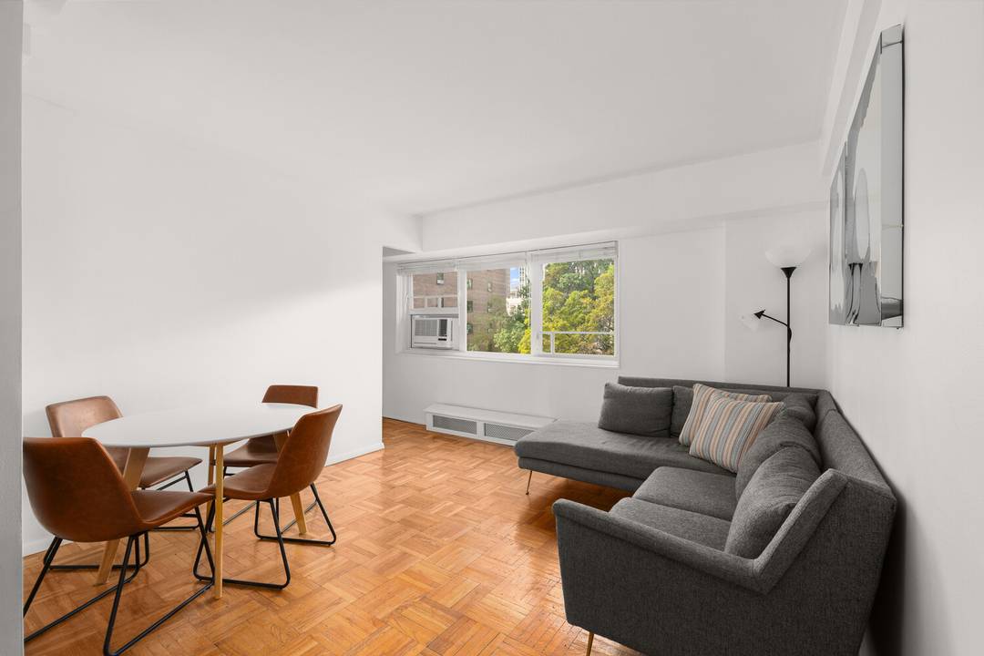 Positioned at the border of Brooklyn Heights and Downtown Brooklyn, Concord Village offers the best of both worlds, surrounded by some of the city's most beloved destinations.