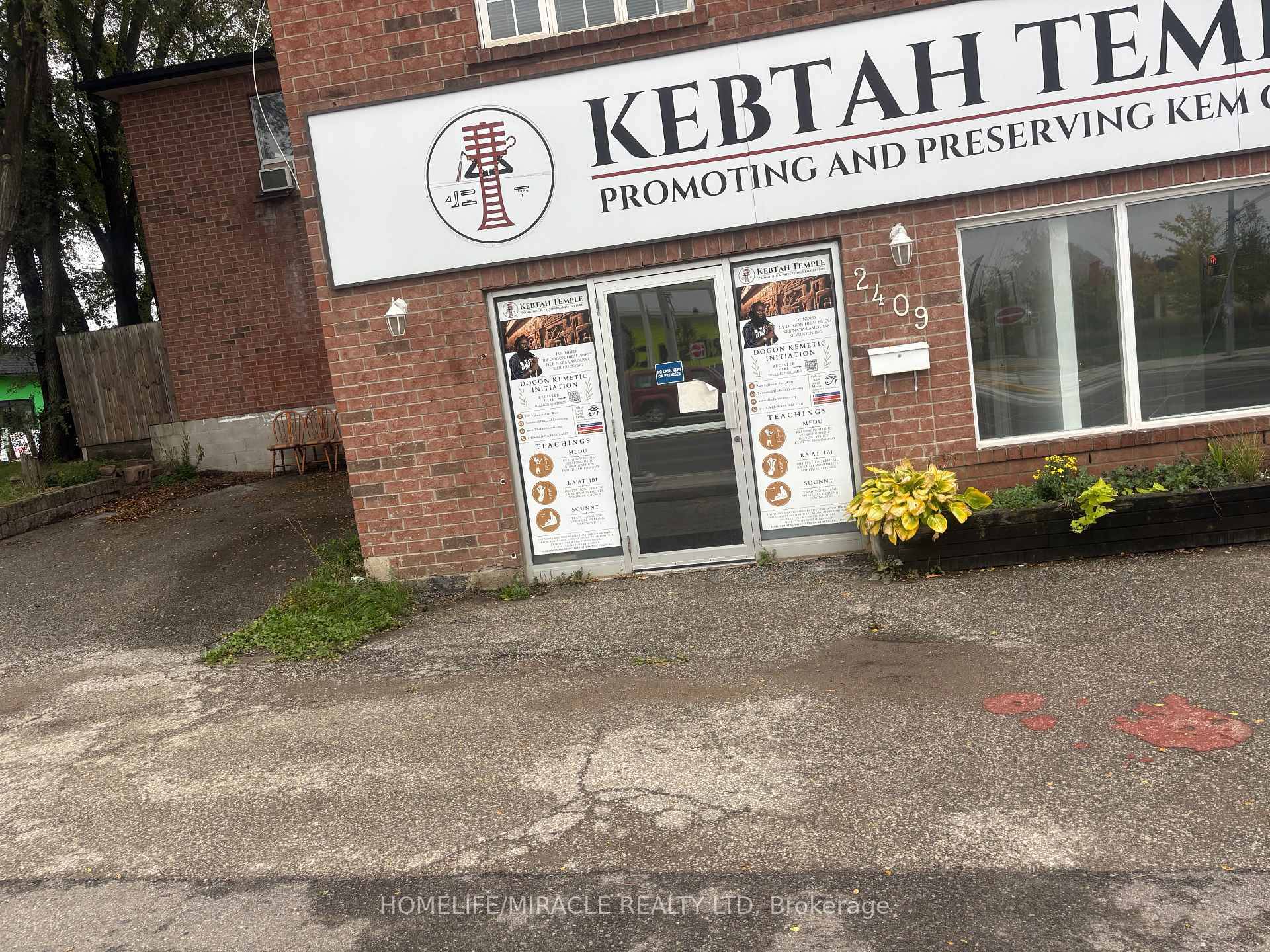 IDEAL LOCATION AND CORNER BUILDING FACING THE NEW SUBWAY ACROSS.