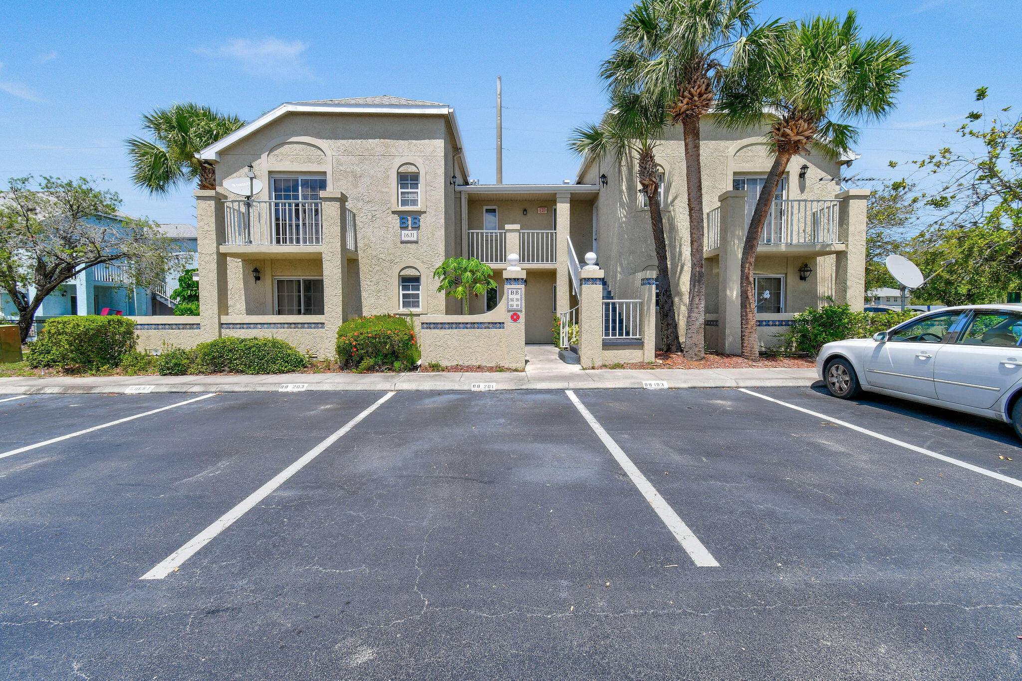 Wow, this clean condo on the 1st floor is ready for someone downsizing or looking for a Florida Condo.