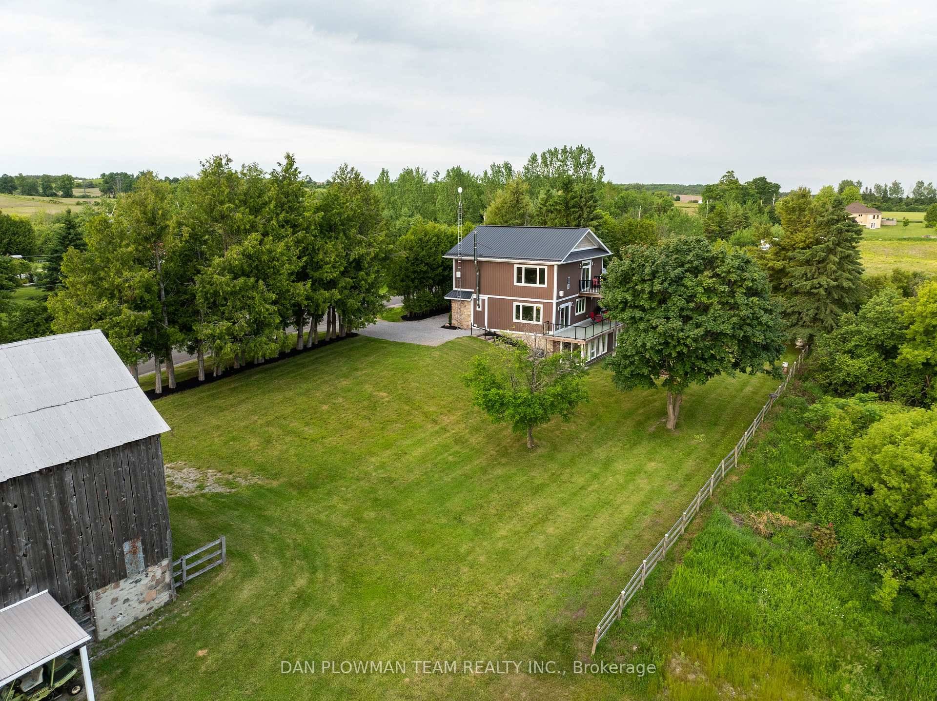 Experience The Perfect Blend Of Luxury And Rural Tranquility With This Beautifully Renovated Estate On 17.