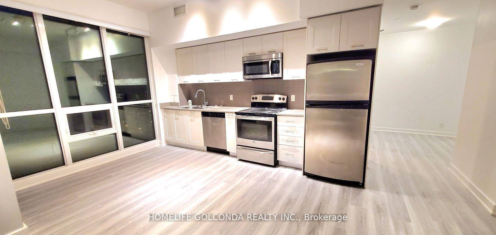 Luxury Westlake 2 condo, bright and spacious corner 2bed study unit that comes with parking amp ; locker.