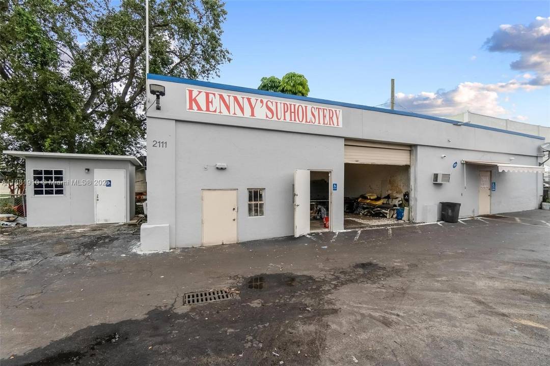 Rare small bay industrial property in Pembroke Park.