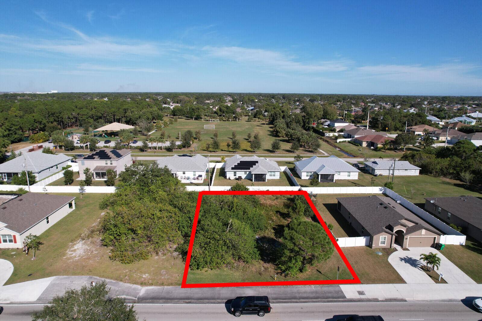 Unlock the potential of this spacious vacant lot, perfectly located for your future dream home or investment !