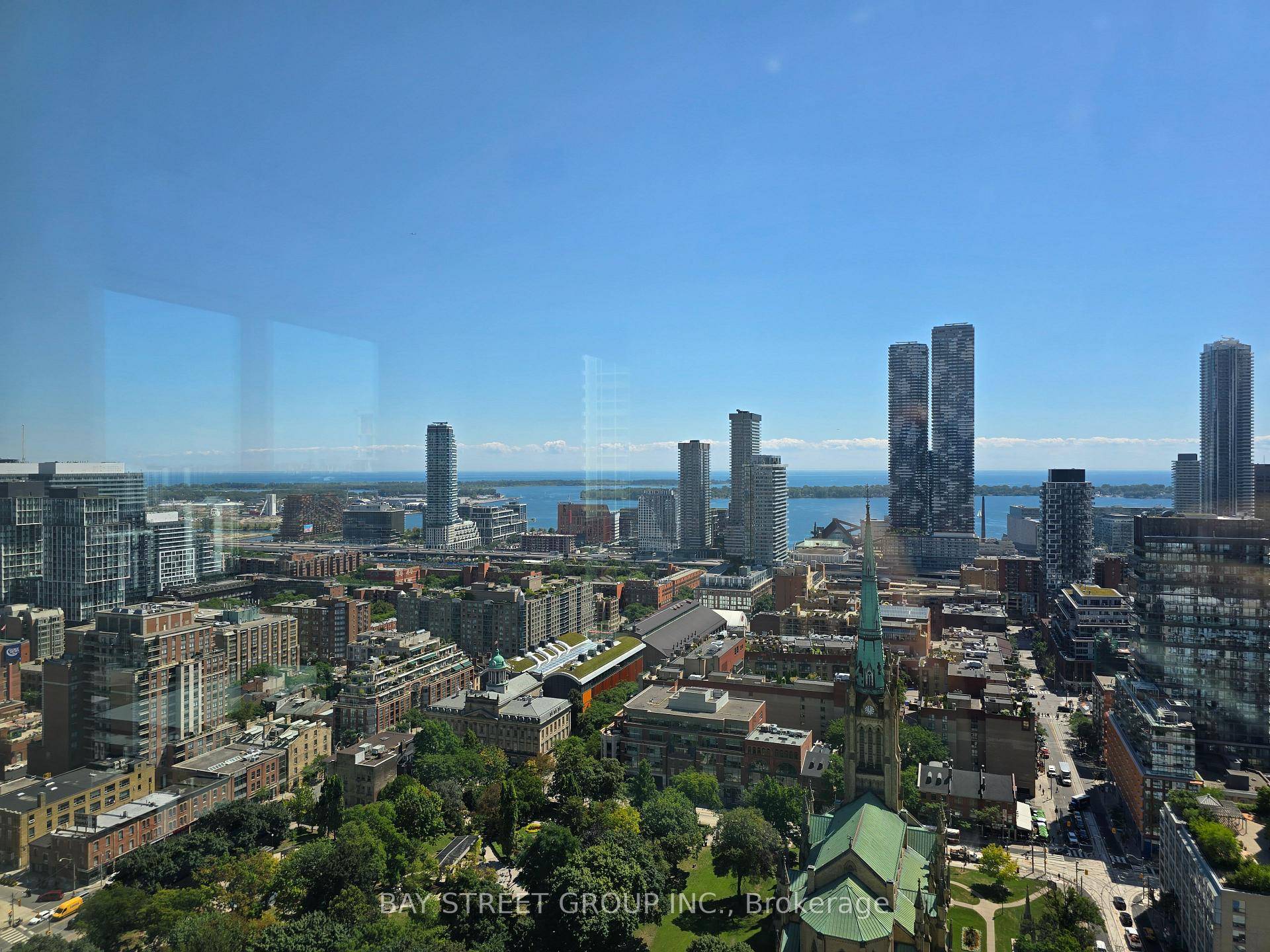 Luxurious Designer Unit In The Core Of Downtown !